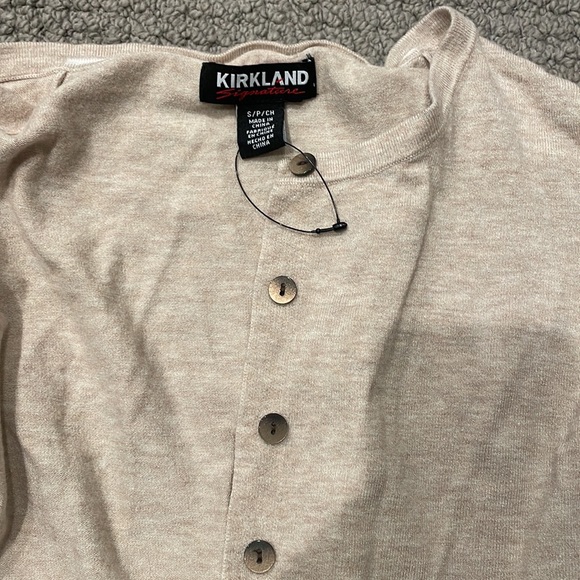 Small tan cardigan - Picture 3 of 3